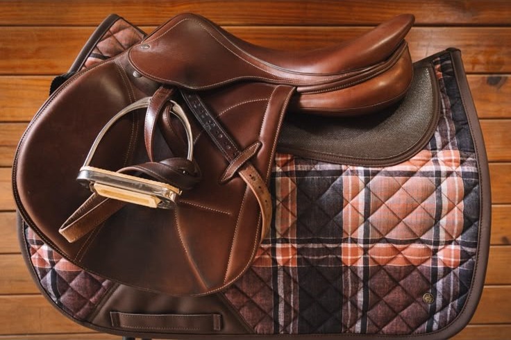 English Saddle (illustrative image)